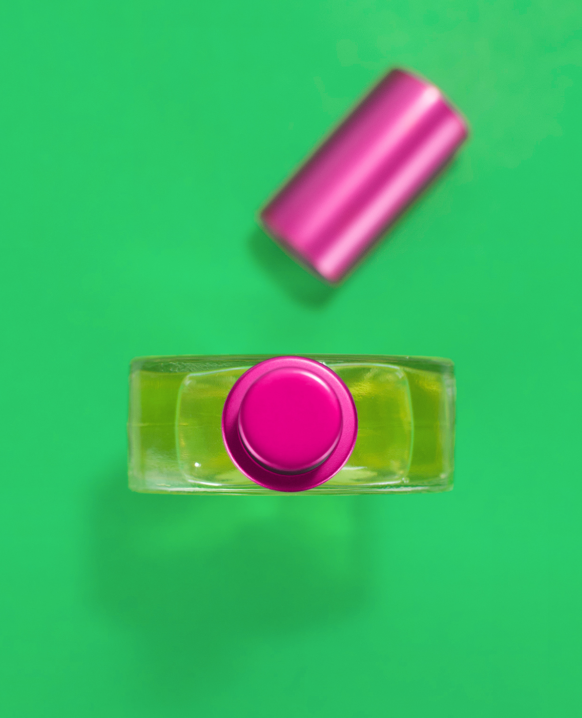 Vue du bouchon couleur fuchsia du parfum Herbier de Fleurs